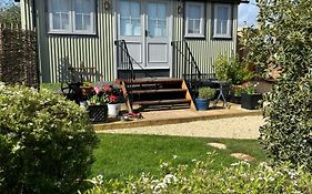 Cotswold Shepherd Hut Hot Tub Sauna Dog Friendly